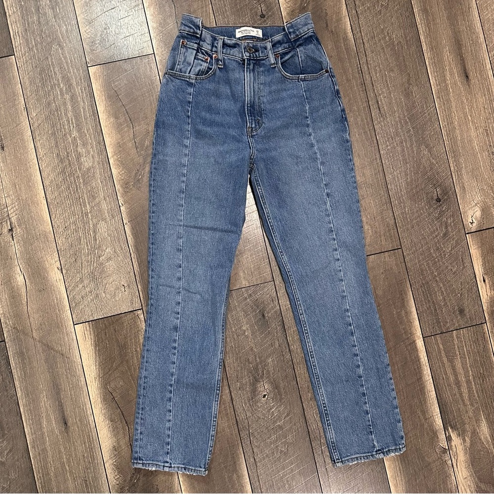 Abercrombie & Fitch Ultra Hi Rise 90’s Straight Jeans